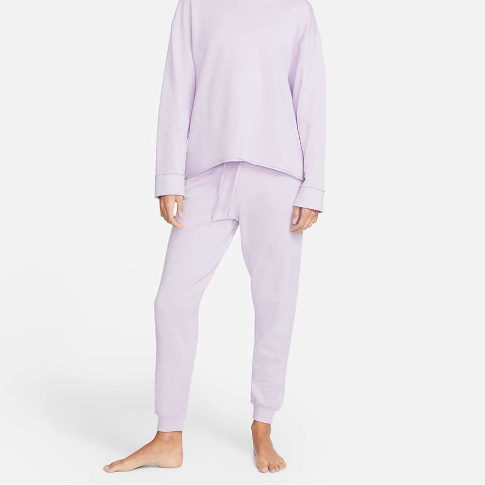 Nike Yoga Luxe Women’s 7/8 Fleece Lilac Joggers Size Small NWT